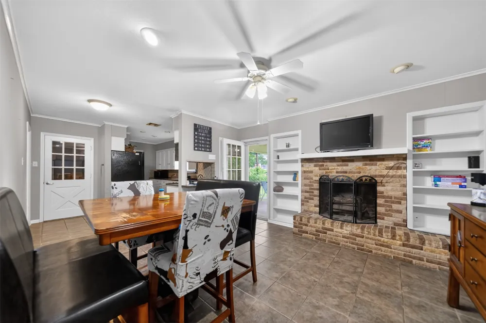 813 E Clinton Avenue Athens, TX 75751