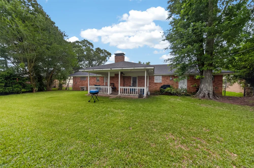 813 E Clinton Avenue Athens, TX 75751