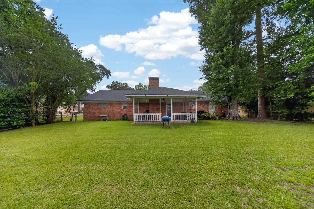 813 E Clinton Avenue Athens, TX 75751