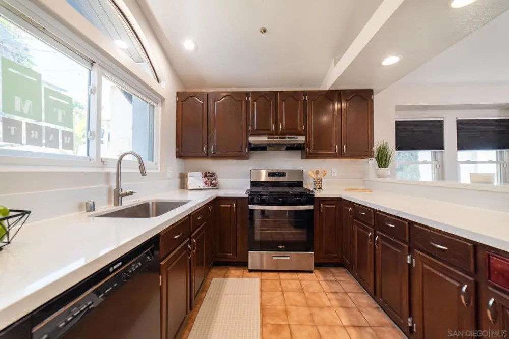 1102 La Mesa Spring Valley, CA 91977