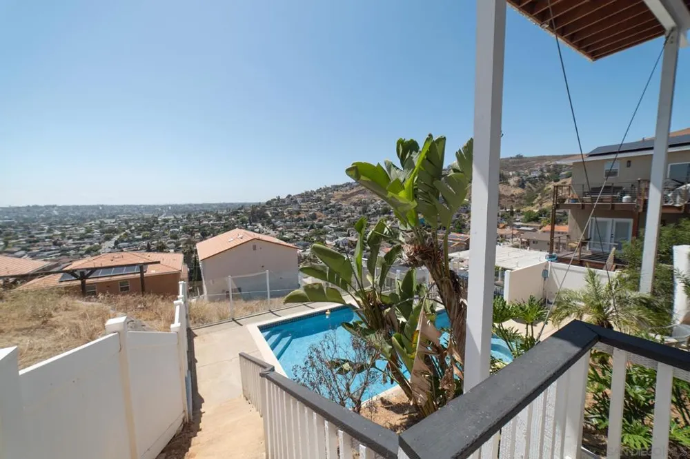 1102 La Mesa Spring Valley, CA 91977