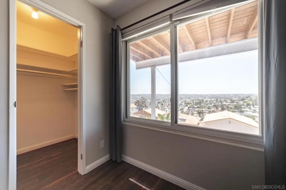 1102 La Mesa Spring Valley, CA 91977