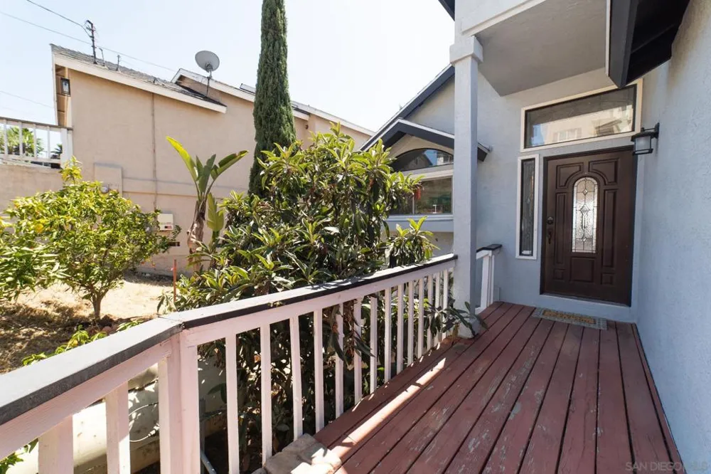 1102 La Mesa Spring Valley, CA 91977