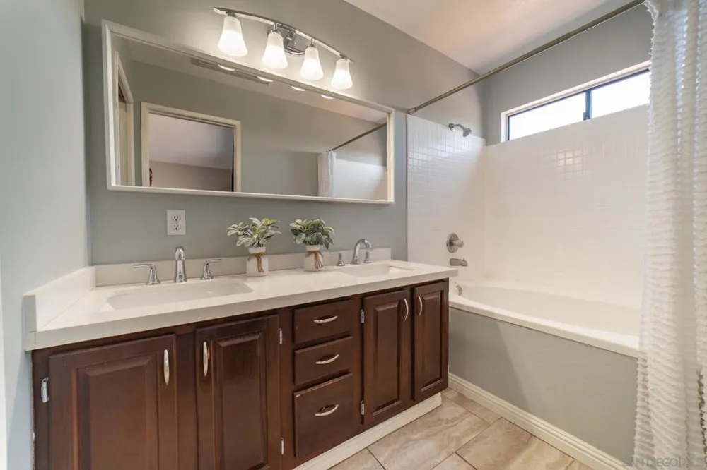 1102 La Mesa Spring Valley, CA 91977