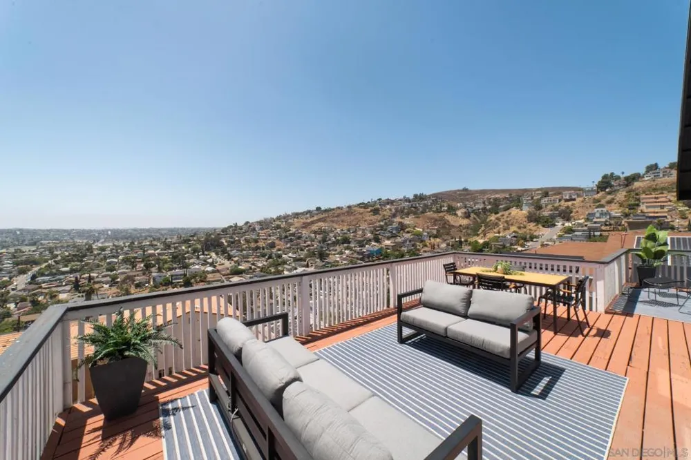 1102 La Mesa Spring Valley, CA 91977