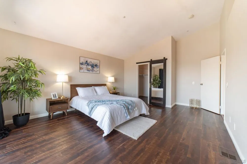 1102 La Mesa Spring Valley, CA 91977