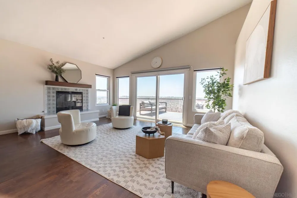 1102 La Mesa Spring Valley, CA 91977
