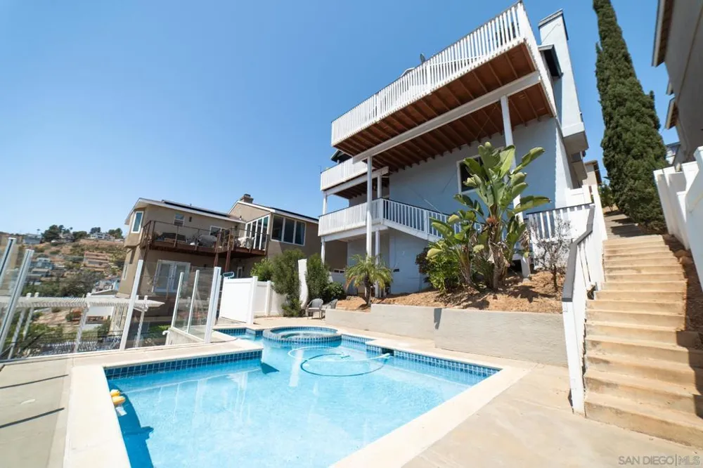 1102 La Mesa Spring Valley, CA 91977