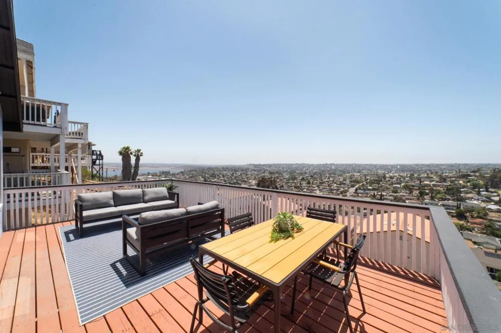 1102 La Mesa Spring Valley, CA 91977