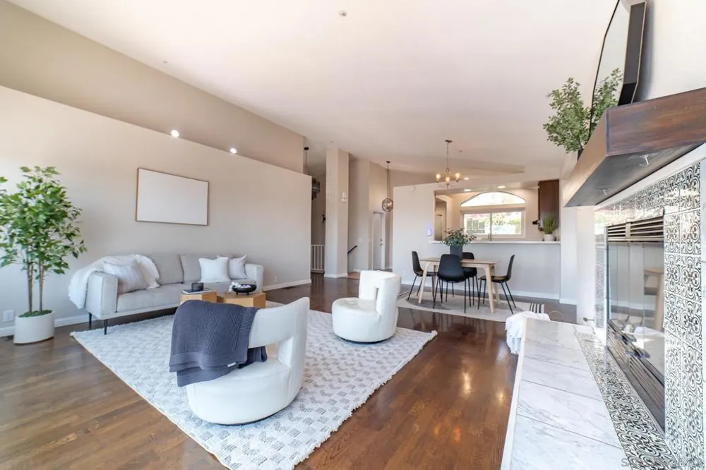 1102 La Mesa Spring Valley, CA 91977