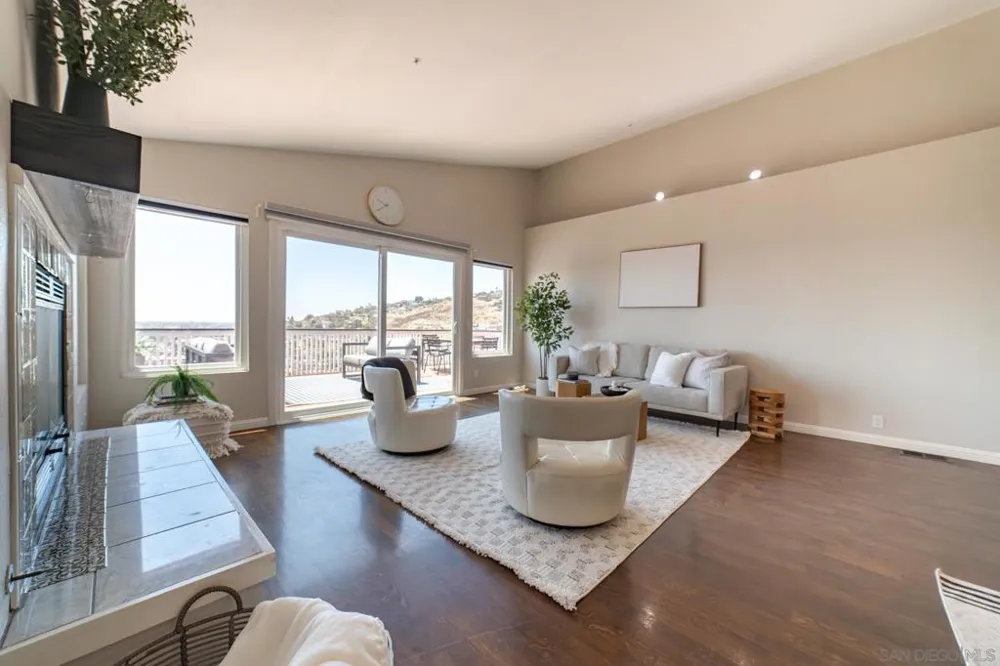 1102 La Mesa Spring Valley, CA 91977