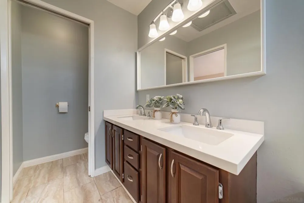 1102 La Mesa Spring Valley, CA 91977