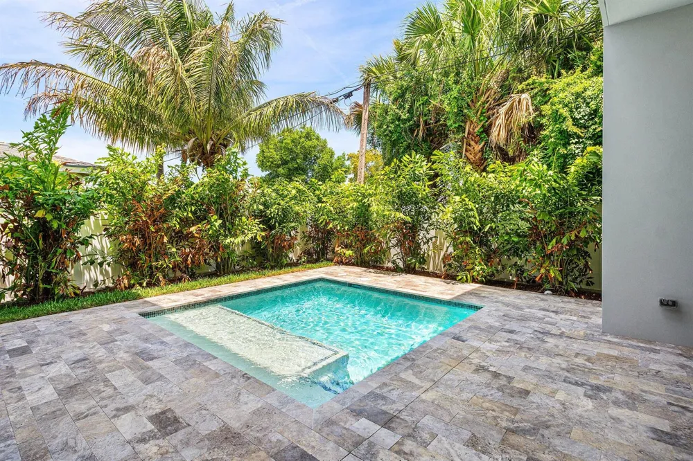 207 SE 5th Street Delray Beach, FL 33483