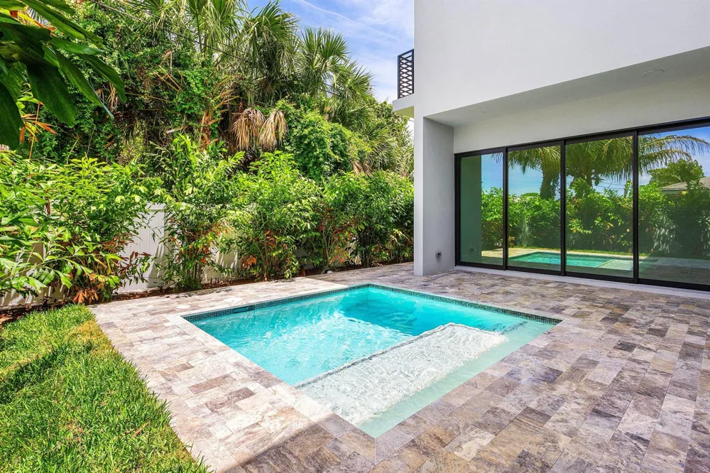 207 SE 5th Street Delray Beach, FL 33483