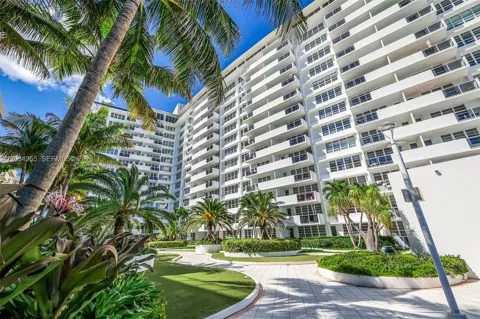 100 Lincoln Rd #502