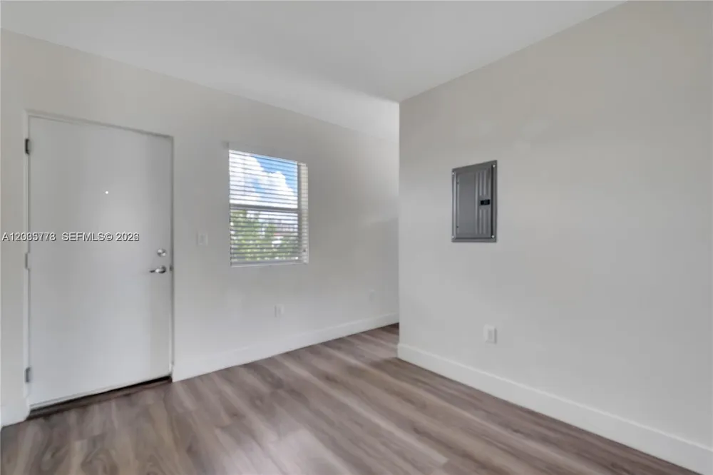 1710 NW 1st Ct #15 Miami, FL 33136