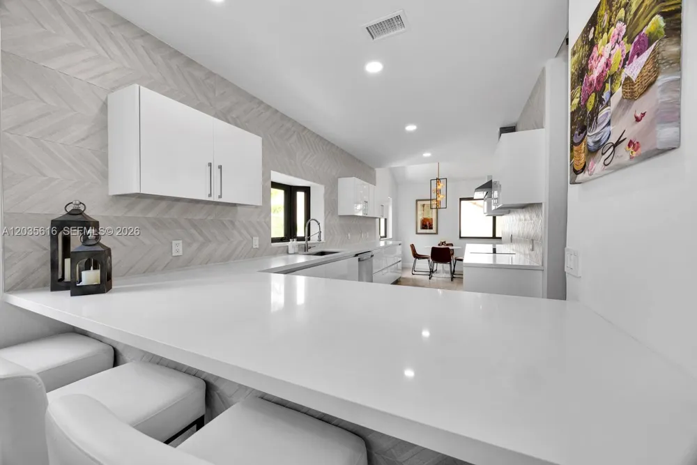 2000 S Bayshore Dr #65 Miami, FL 33133