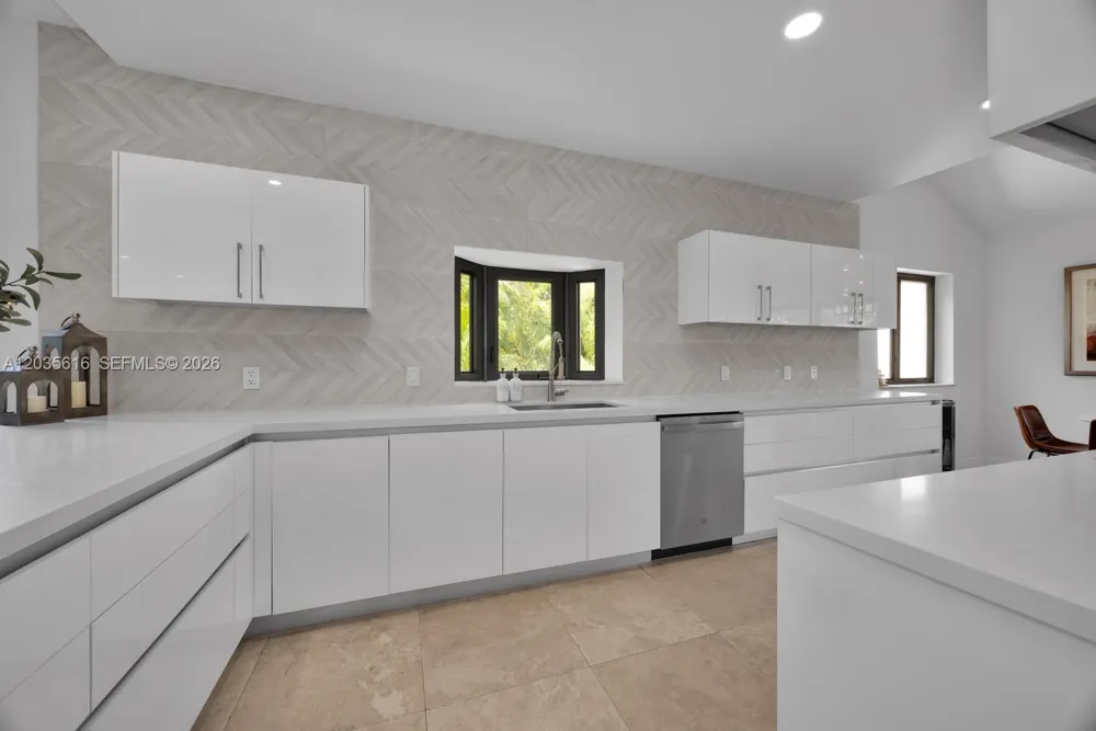 2000 S Bayshore Dr #65 Miami, FL 33133