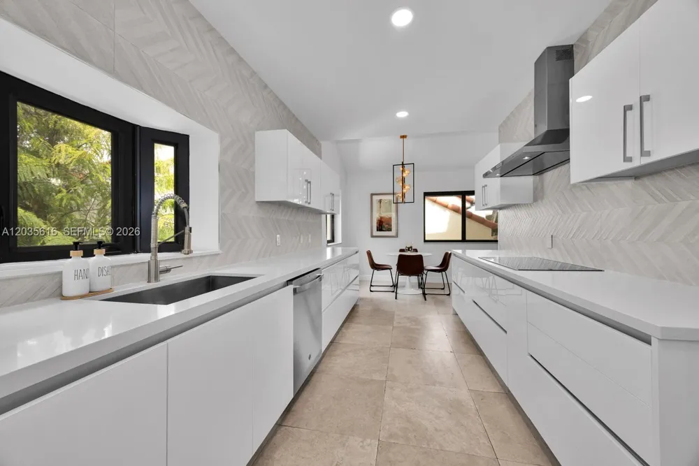 2000 S Bayshore Dr #65 Miami, FL 33133