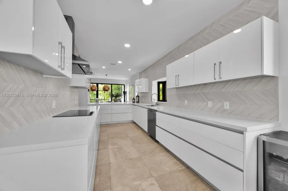 2000 S Bayshore Dr #65 Miami, FL 33133