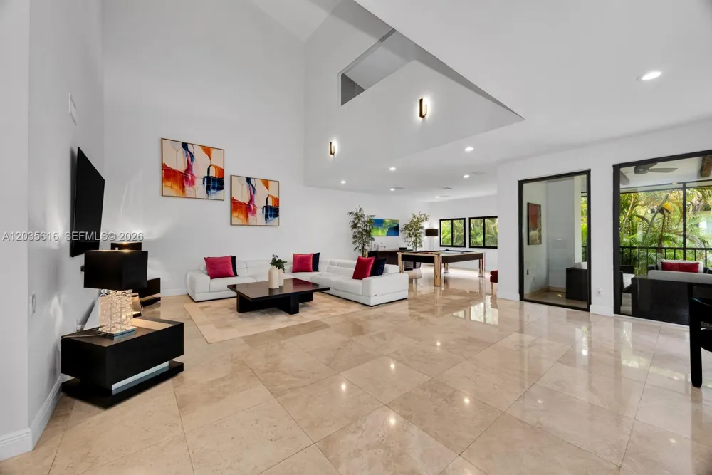 2000 S Bayshore Dr #65 Miami, FL 33133