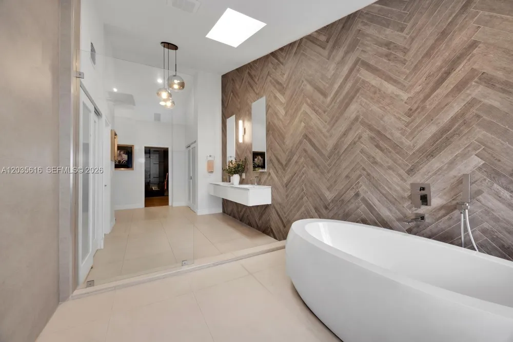 2000 S Bayshore Dr #65 Miami, FL 33133