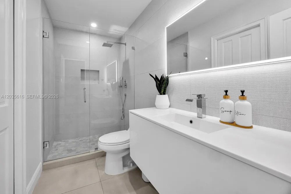 2000 S Bayshore Dr #65 Miami, FL 33133