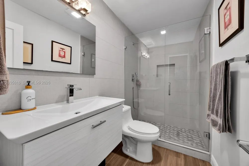 2000 S Bayshore Dr #65 Miami, FL 33133