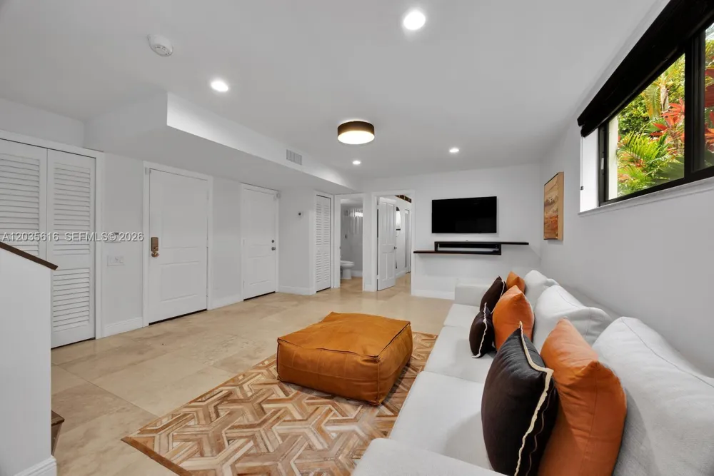 2000 S Bayshore Dr #65 Miami, FL 33133