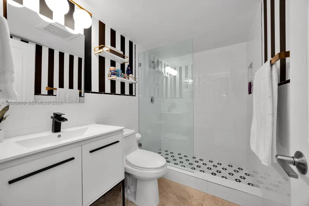 2000 S Bayshore Dr #65 Miami, FL 33133
