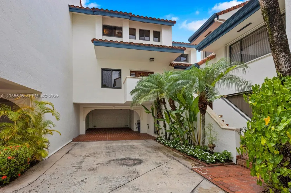 2000 S Bayshore Dr #65 Miami, FL 33133