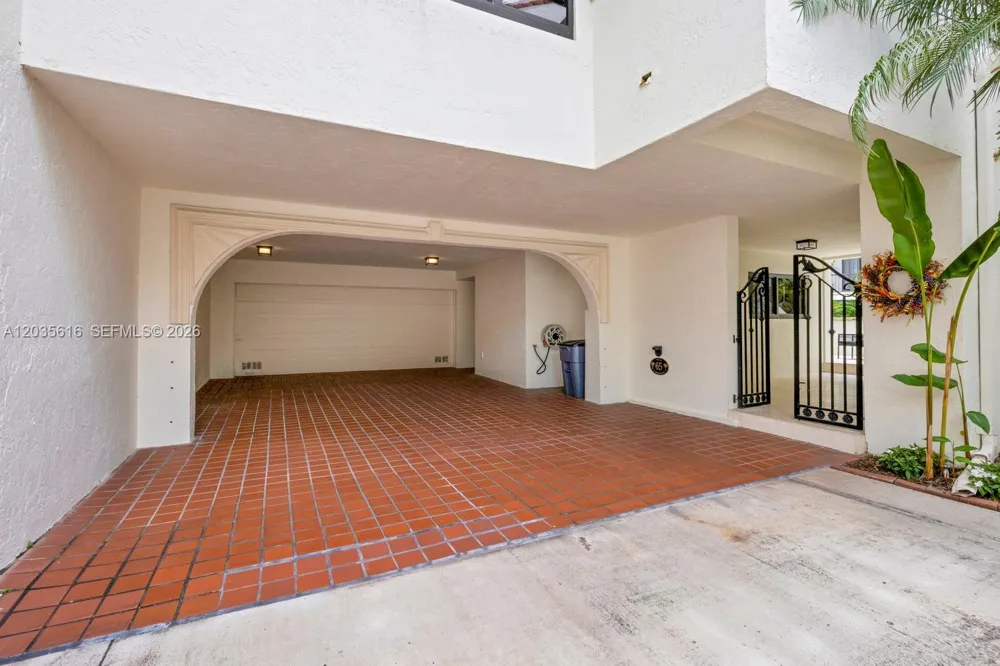 2000 S Bayshore Dr #65 Miami, FL 33133