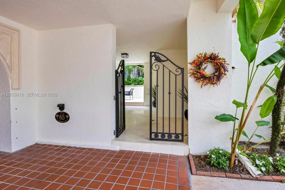 2000 S Bayshore Dr #65 Miami, FL 33133