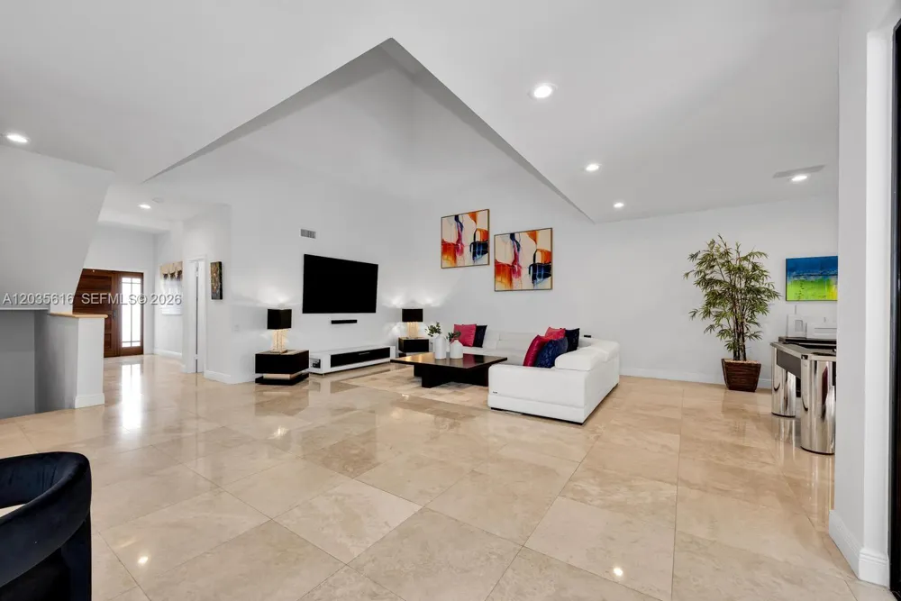 2000 S Bayshore Dr #65 Miami, FL 33133