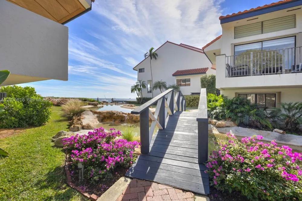 2000 S Bayshore Dr #65 Miami, FL 33133