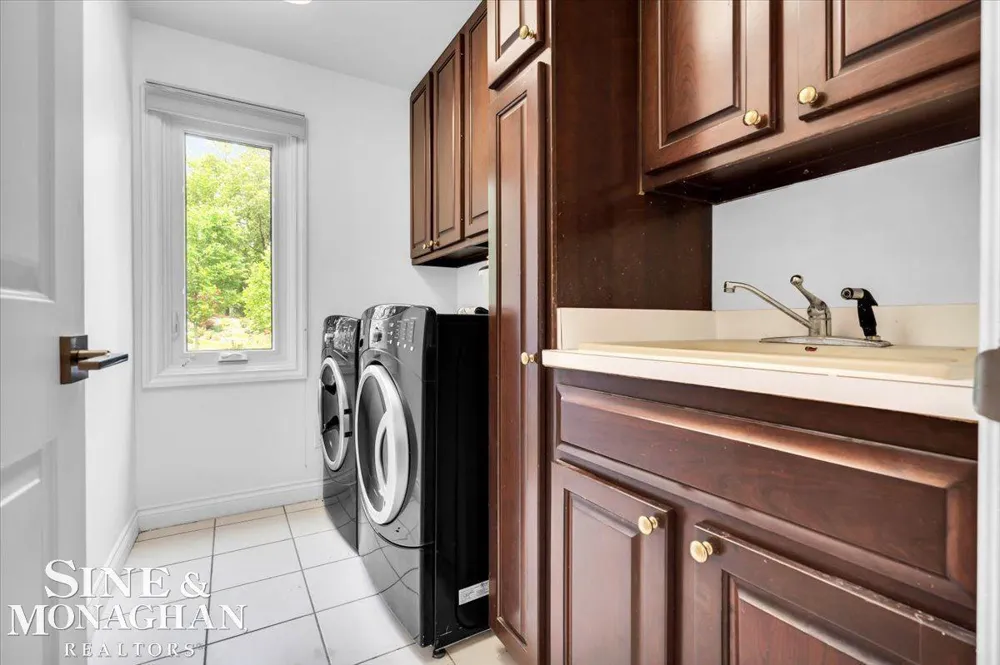 1289 Creek Pointe Drive Rochester City, MI 48307