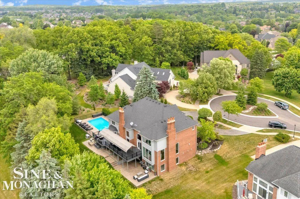 1289 Creek Pointe Drive Rochester City, MI 48307