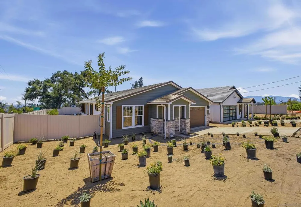 2 W Pine St Altadena, CA 91001