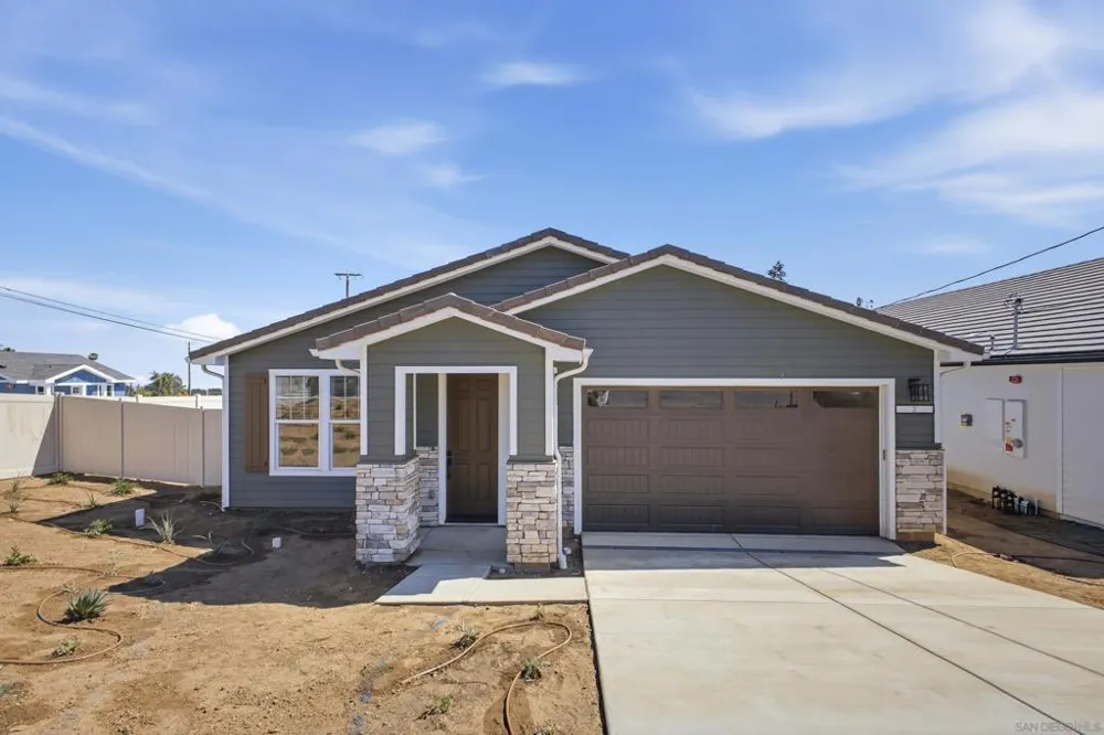 2 W Pine St Altadena, CA 91001