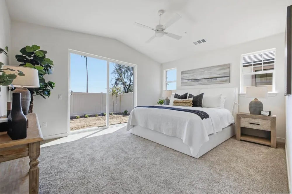 2 W Pine St Altadena, CA 91001