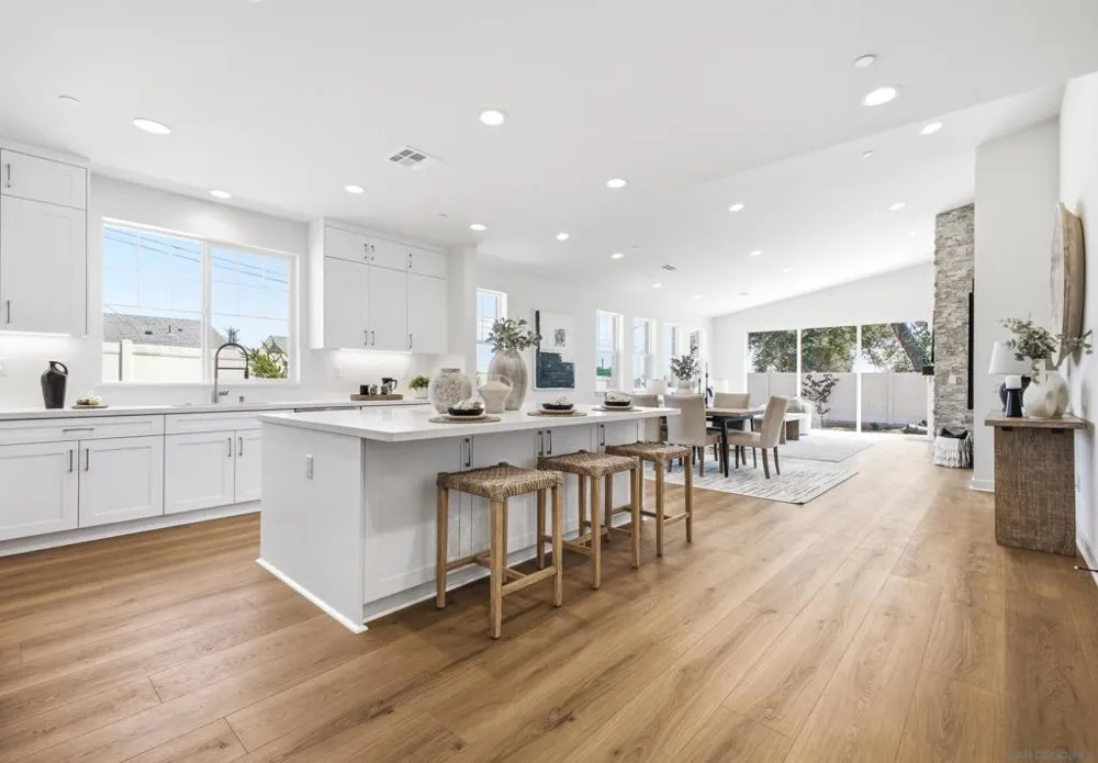 2 W Pine St Altadena, CA 91001