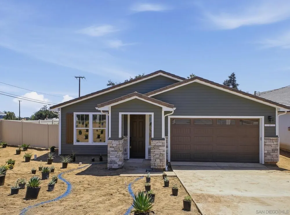 2 W Pine St Altadena, CA 91001