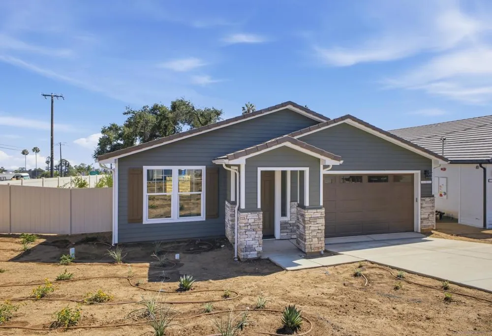 2 W Pine St Altadena, CA 91001