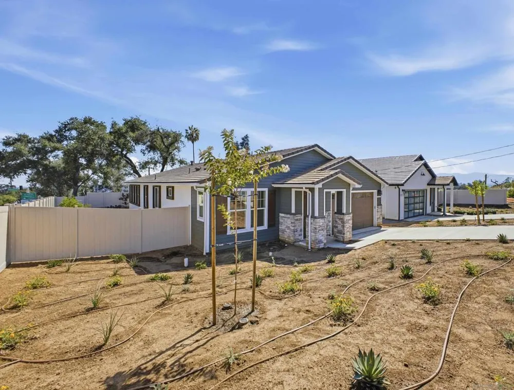 2 W Pine St Altadena, CA 91001