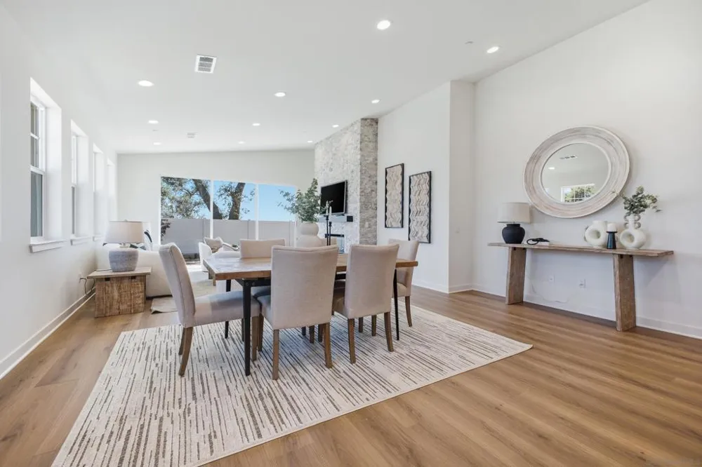 2 W Pine St Altadena, CA 91001