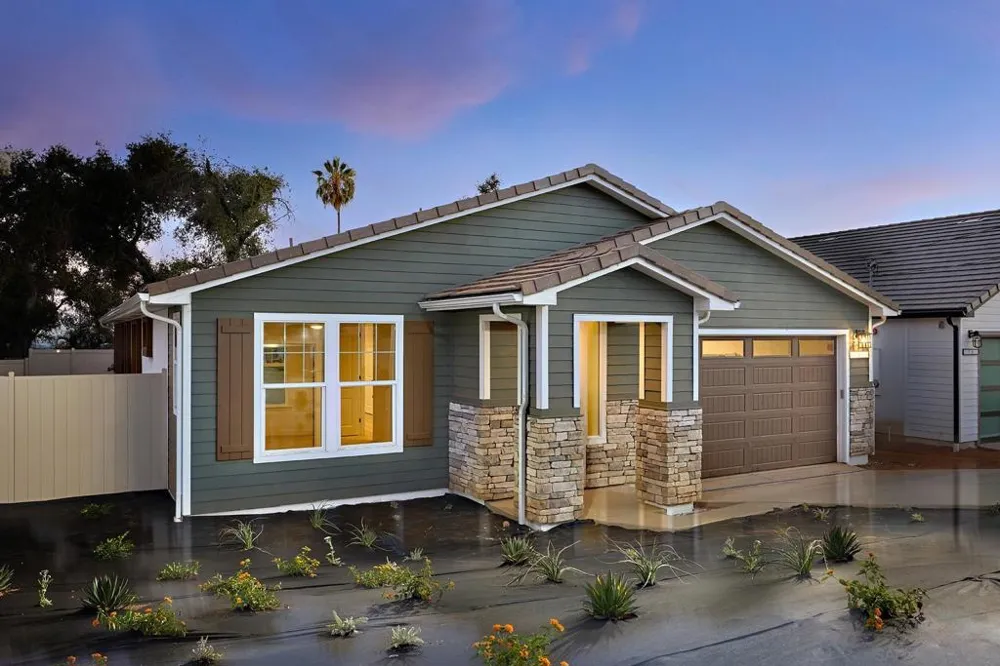 2 W Pine St Altadena, CA 91001