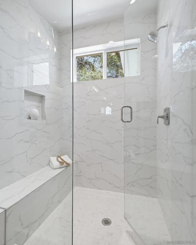 2 W Pine St Altadena, CA 91001
