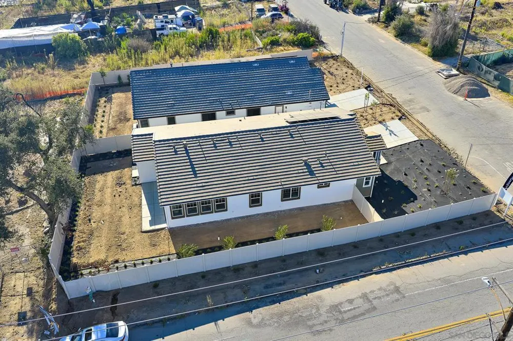 2 W Pine St Altadena, CA 91001