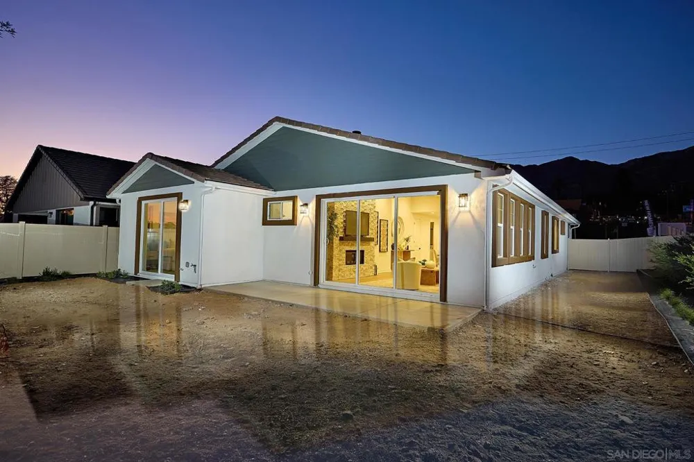 2 W Pine St Altadena, CA 91001