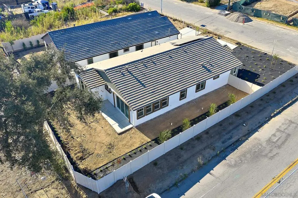 2 W Pine St Altadena, CA 91001